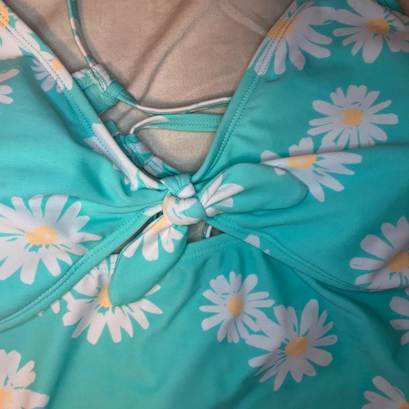 3 for $20 SWIM/LOUNGE CRISS CROSS BACK DAISY TANK TOP-MEDIUM/LARGE - Picture 2 of 7